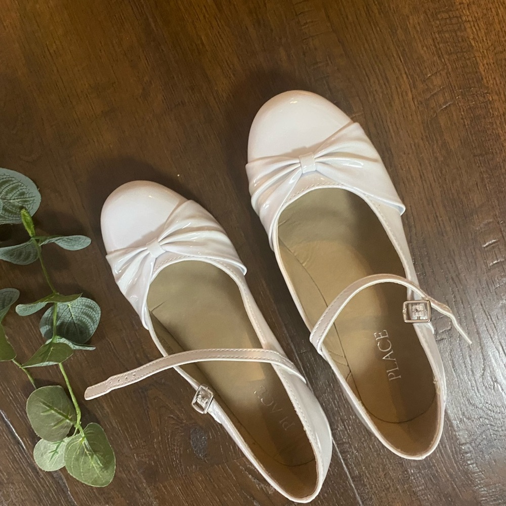 Girls white shoes